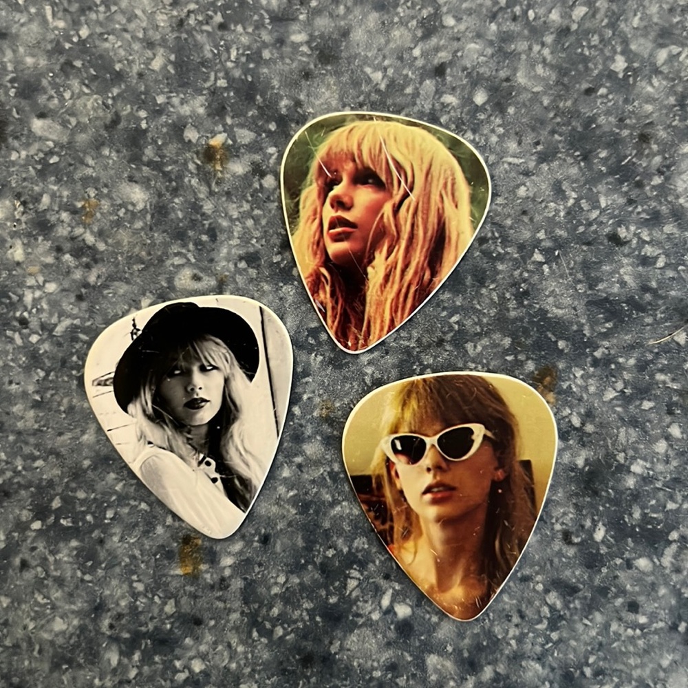 Taylor swift guitar picks